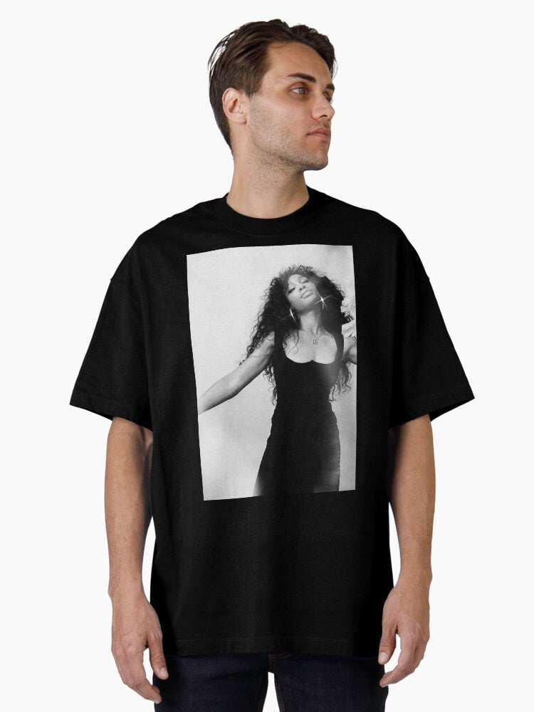 Black and White Szas Photo Poster Oversized T-Shirt