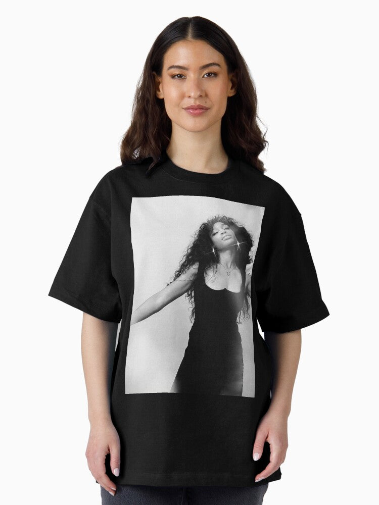 Black and White Szas Photo Poster Oversized T-Shirt