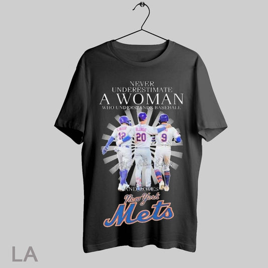 Top Never Underestimate A Woman Who Understands Baseball And Loves New York Mets Signatures T Shirt Sweatshirt Hoodie Shirt