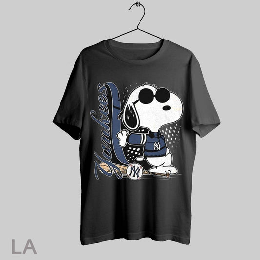 Top New York Yankees X Snoopy Mlb Baseball T Shirt Sweatshirt Hoodie Shirt