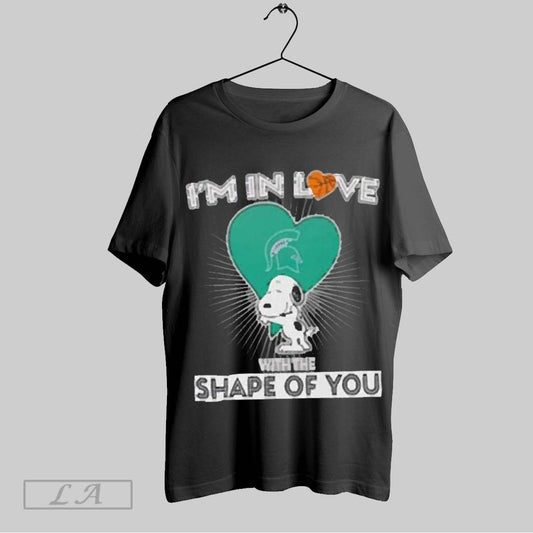 Top Snoopy Im In Love With The Shape Of You Michigan State Spartans Basketball 2025 T Shirt Sweatshirt Hoodie Shirt