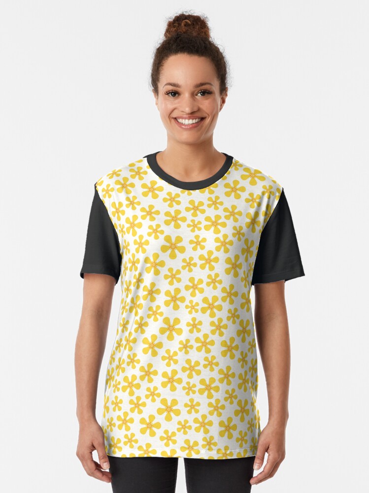 February 18th Birth Flower Buttercup Pattern Graphic T-Shirt